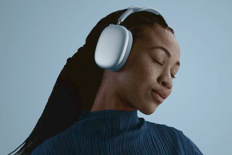 Apple has released the AirPods Max 2: new headphones with enhanced noise cancellation and real‑time translation for $549