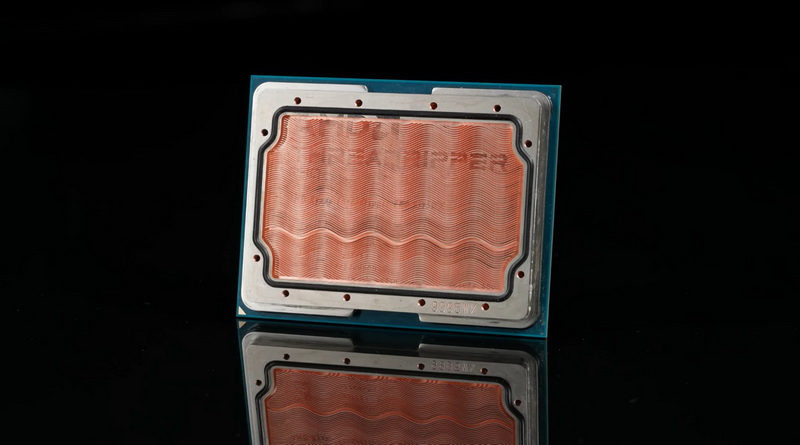 Threadripper Pro 9995WX reached 5.3 GHz without nitrogen: we replaced the cap with a water block, connected a chiller and 140 liters of water.