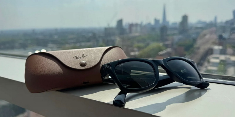 Apple will accelerate the development of “seeing” gadgets: glasses, pendants, and AirPods with built-in cameras.