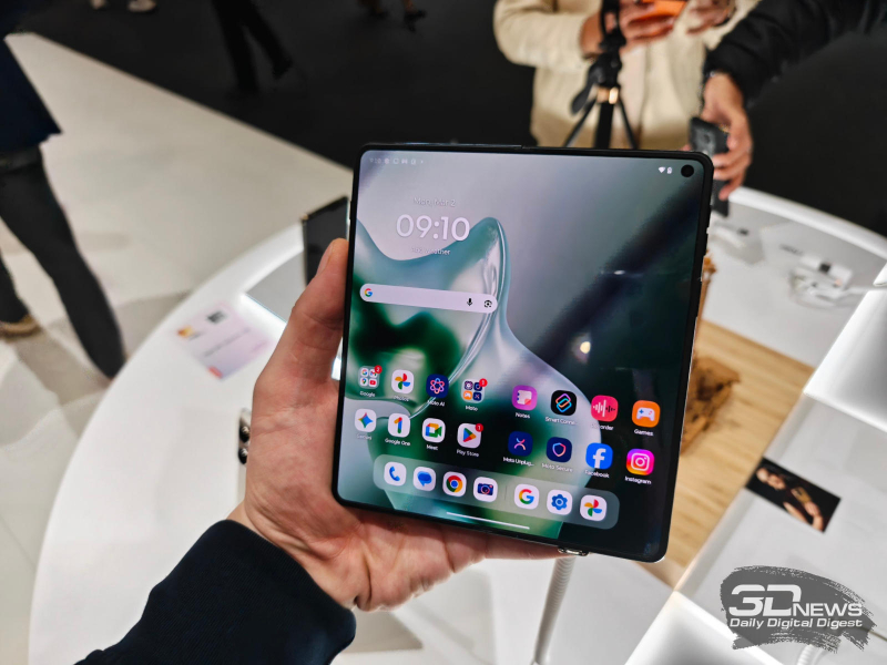 Motorola unveiled a new flexible phone, the Razr Fold