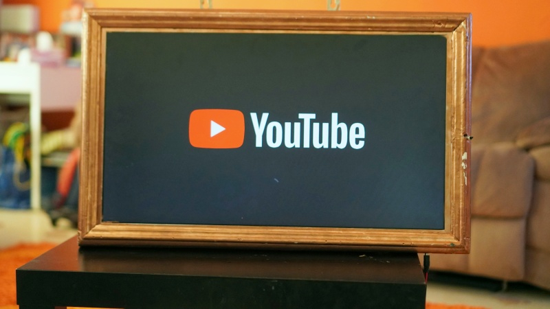 YouTube intensified its conflict with ad blockers, beginning to delete users’ video comments and descriptions.