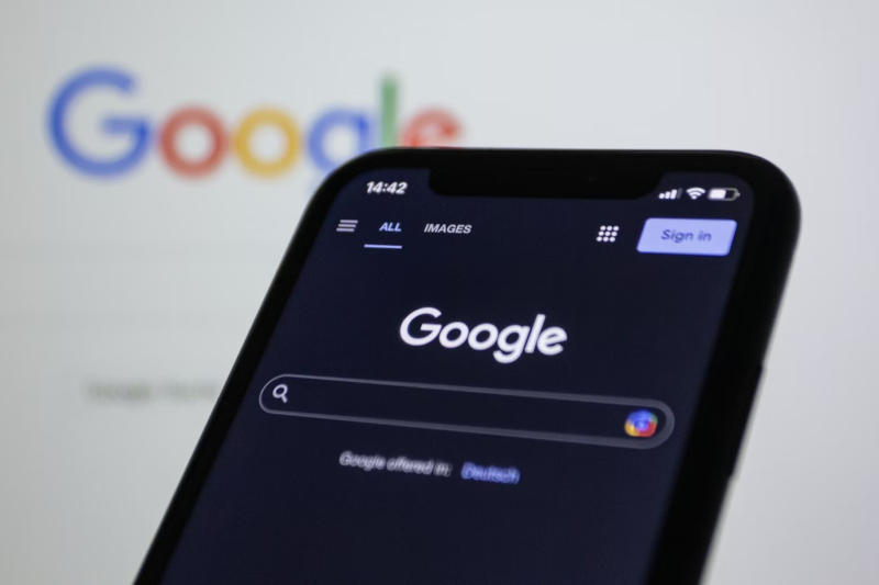 Scammers have infiltrated the Google search engine and are offering users fraudulent bank operator numbers.