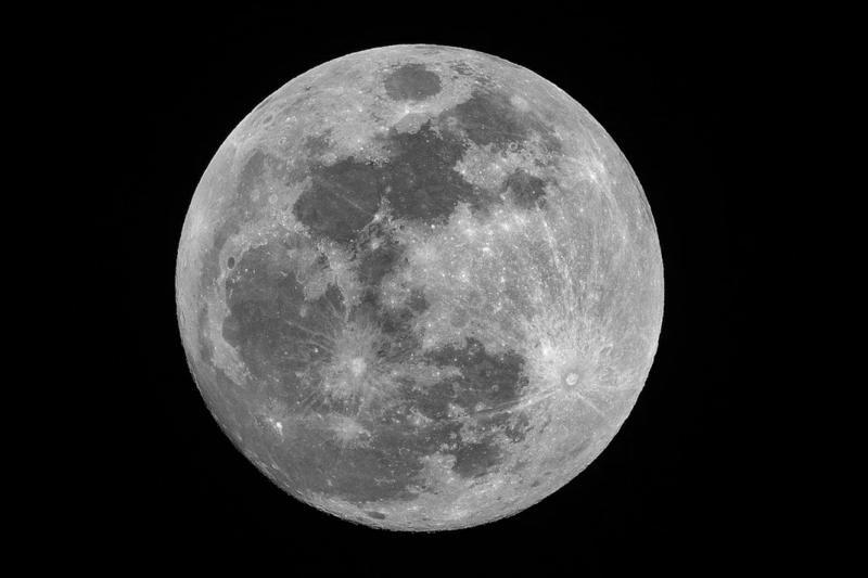 NASA plans to recreate fire on the Moon to study its physical properties
