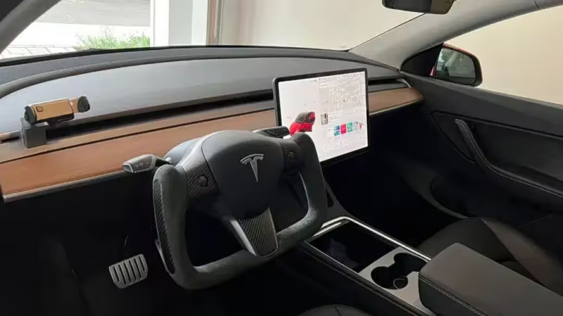 China will stop using non-standard steering wheels in cars, targeting Tesla steering columns