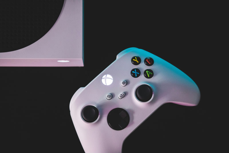 The shortage of memory chips forced Microsoft to rethink the release dates for Xbox