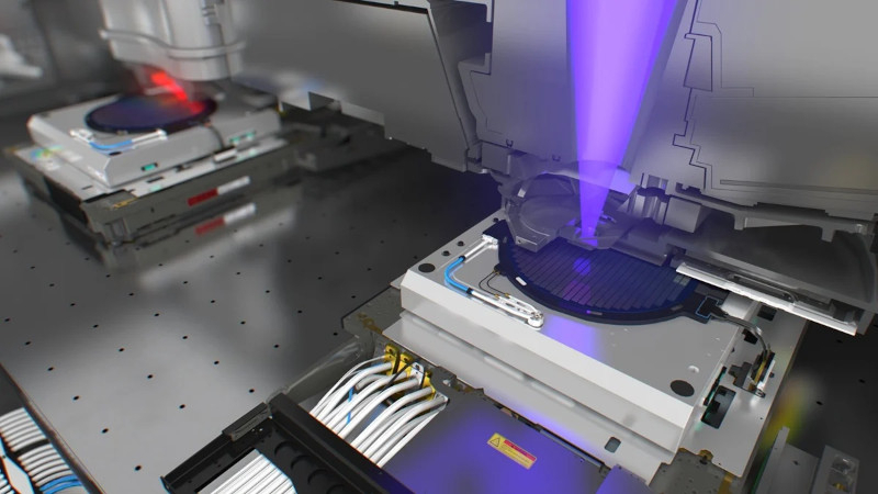ASML will expand its product line by adding high‑technology packaging devices for microchips to its lithography equipment.