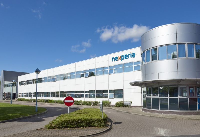 Informal Europe: the Chinese Nexperia plant has begun producing chips without silicon wafers.