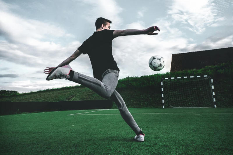 AI showed low effectiveness in sports betting, losing all money on English Premier League matches.