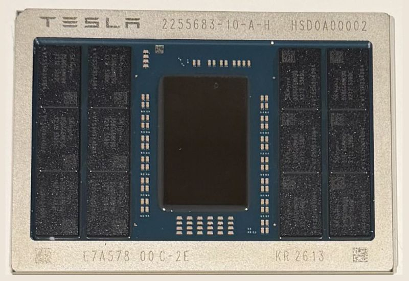 SpaceX plans to release its own graphics processor in partnership with Tesla, but considers the project risky.
