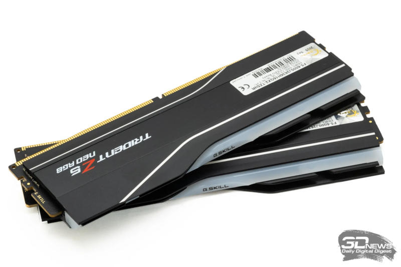 DDR4 spot dropped 5%, the first decline in a year.