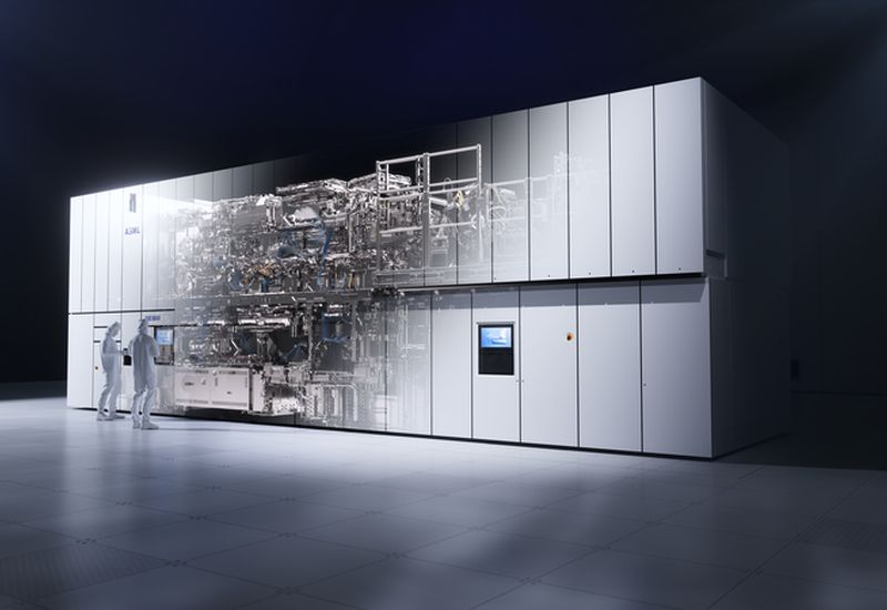 ASML plans to widely adopt the High‑NA EUV technology next year for manufacturing chips with transistor sizes of 1.4 nm and smaller.