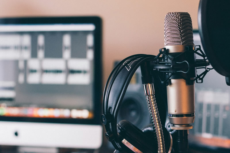 Apple dropped a new “Podcast” on YouTube and Spotify, completely rethinking it