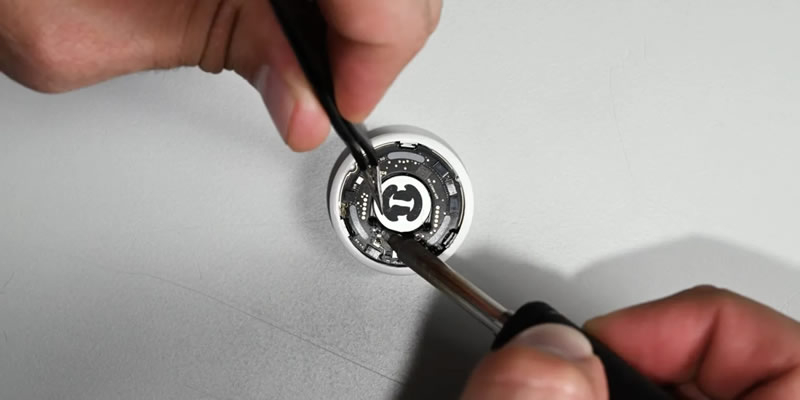 iFixit disassembled a new AirTag and identified the previous malfunction