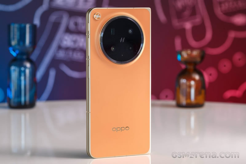 Oppo Find N6 – a foldable phone that was revealed for a camera review ahead of the March 17 announcement.