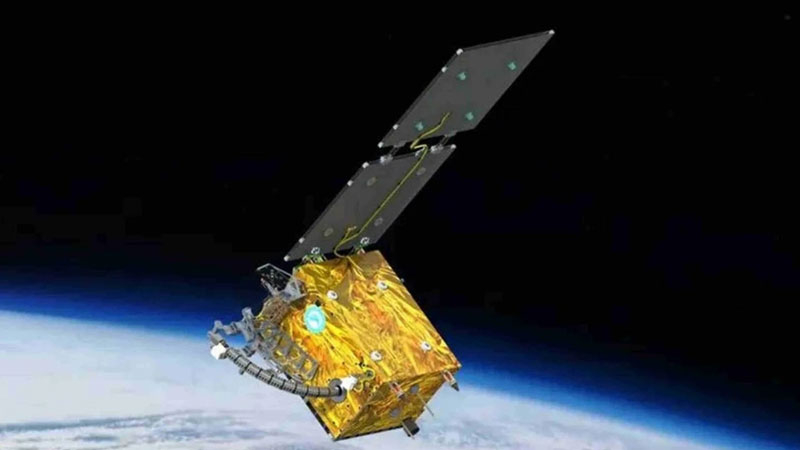 China launched the "Hobot" satellite—a combined space fuel station and tractor in one unit