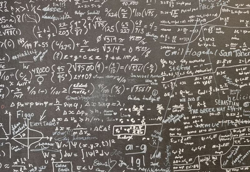 From analyzing cats to Erdős' theorems: artificial intelligence increasingly tackles the pinnacles of mathematics