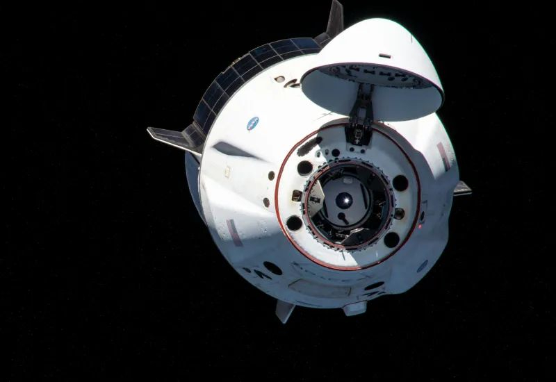 NASA first allowed astronauts to bring smartphones into space, and now they are preparing for the launch of “rails” from the Moon.