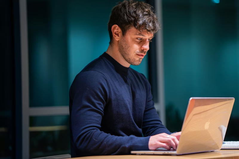 Active users of artificial intelligence face an increased risk of professional burnout