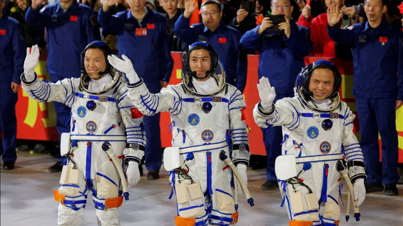 China postponed the crew change of TianGong for a month after discovering a crack in the viewport.